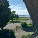 Reethus-am-hafen Reetdachhaus Westbrise Mit Garten Und Blick Aufs Wasser Rankwitz