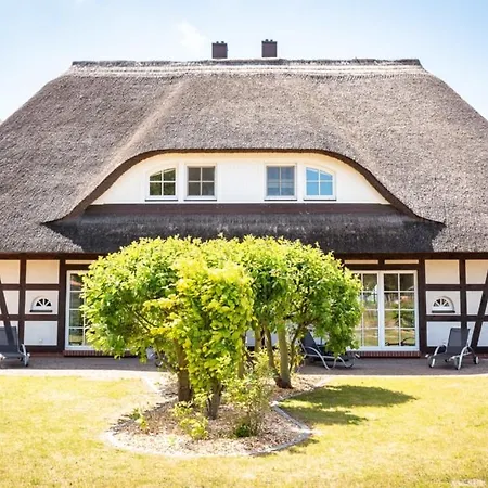 Reethus-am-hafen Reetdachhaus Westbrise Mit Garten Und Blick Aufs Wasser Prázdninový dům