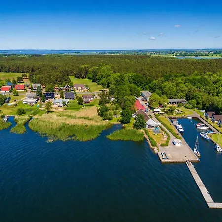 Reethus-am-hafen Reetdachhaus Westbrise Mit Garten Und Blick Aufs Wasser